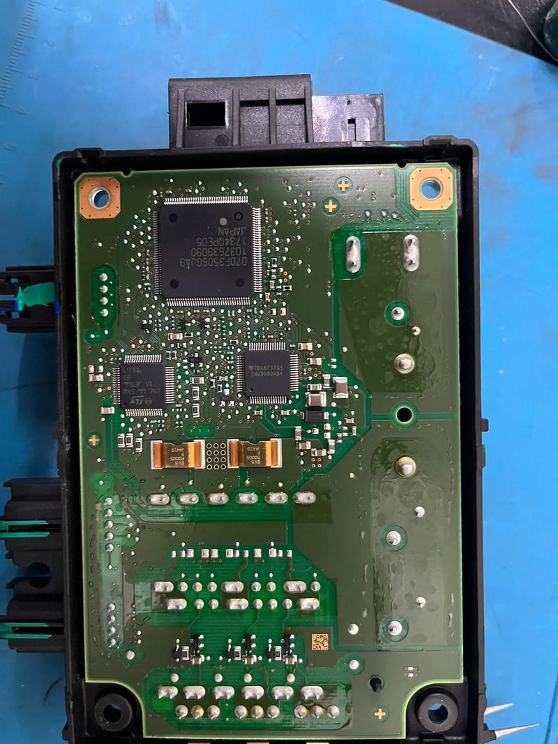 18款榮威RX5電子助力無通訊故障分析與維修方案