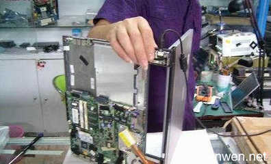 當(dāng)硬件遇見代碼 跨越電腦維修與軟件開發(fā)的思維橋梁